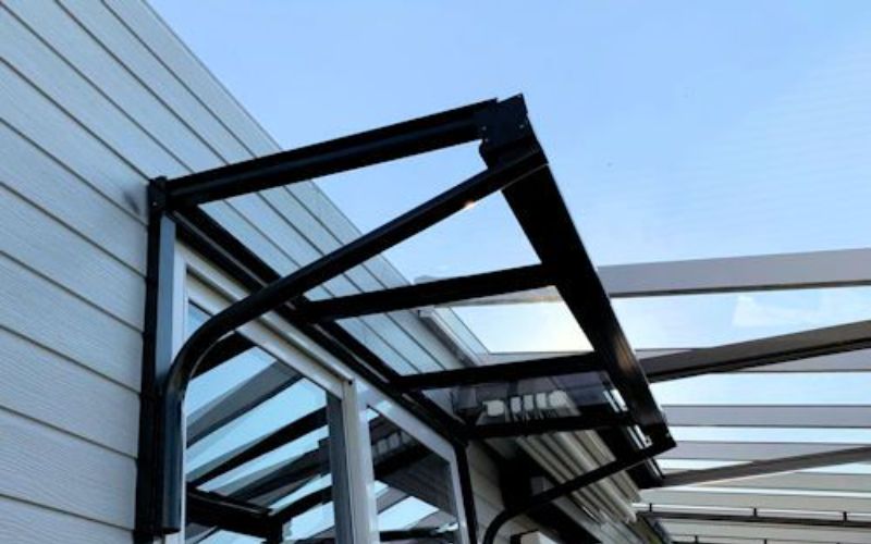 Tillverkning & installation av skärm & entrétak, Årstaskog, Enskede